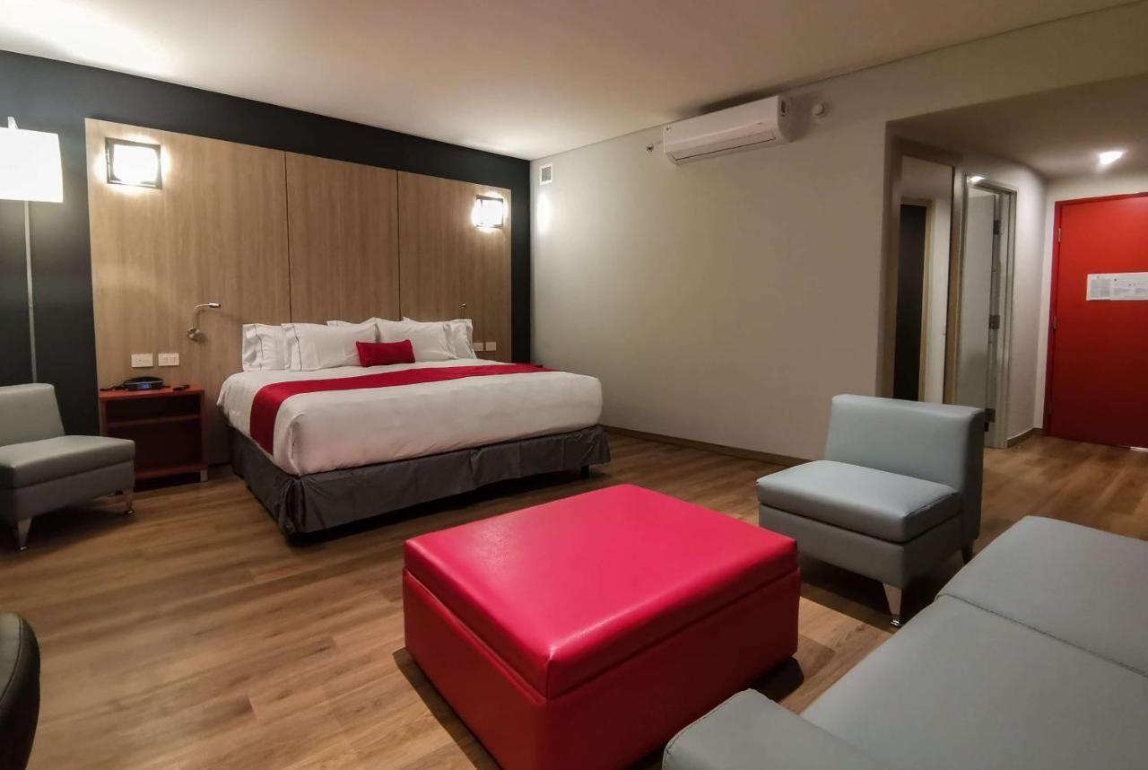 Ramada Encore By Wyndham Guadalajara Aeropuerto Las Pintas Luaran gambar